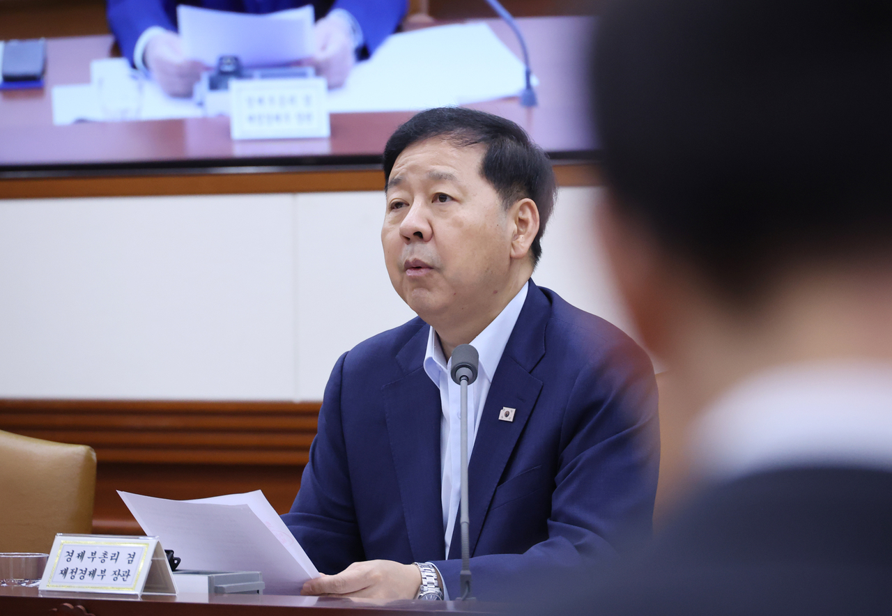 Finance Minister Koo Yun-cheol speaks during a meeting in Seoul on Friday. (Yonhap)