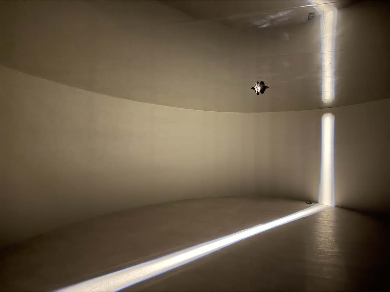 Bak Yu-seok's "Cylinder Movement" (Hong Yoo/The Korea Herald)