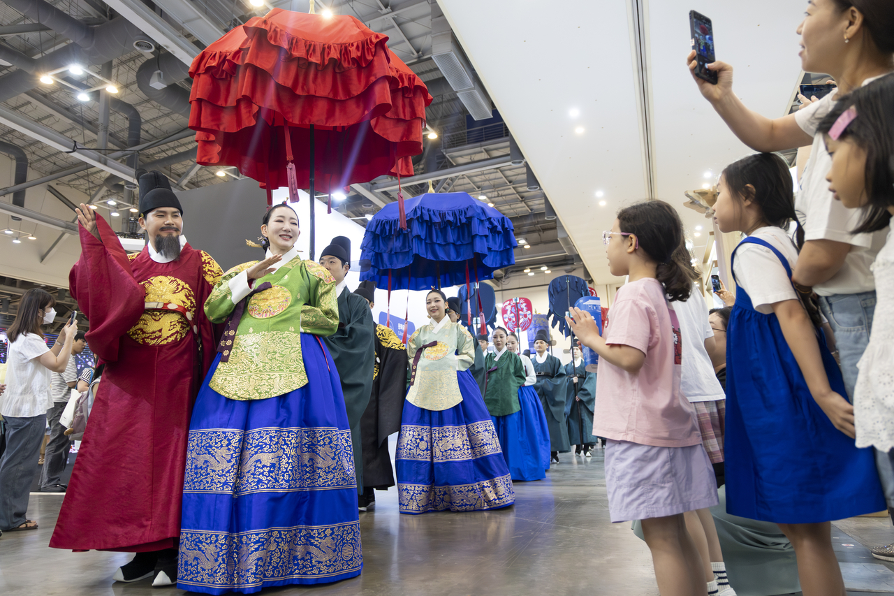 This July 22, 2026, photo shows a traditional performance reenacting a royal promenade taking place at the "K-Heritage House" at the Busan Exhibition and Convention Center in the southeastern city of Busan. (Yonhap)