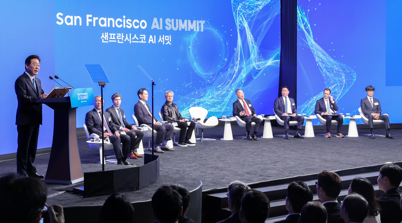 President Lee Jae Myung delivers the San Francisco AI Declaration at the San Francisco AI Summit held at The Midway in San Francisco on Friday. (Yonhap)