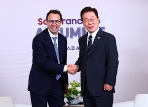 Lee calls on Anthropic CEO to scale up AI investment in Korea