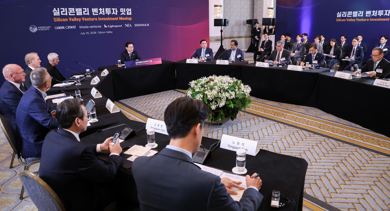 이재명 대통령이 25일(현지시간) 미국 샌프란시스코 한 호텔에서 열린 실리콘밸리 벤처투자 밋업에서 발언하고 있다. [연합뉴스]