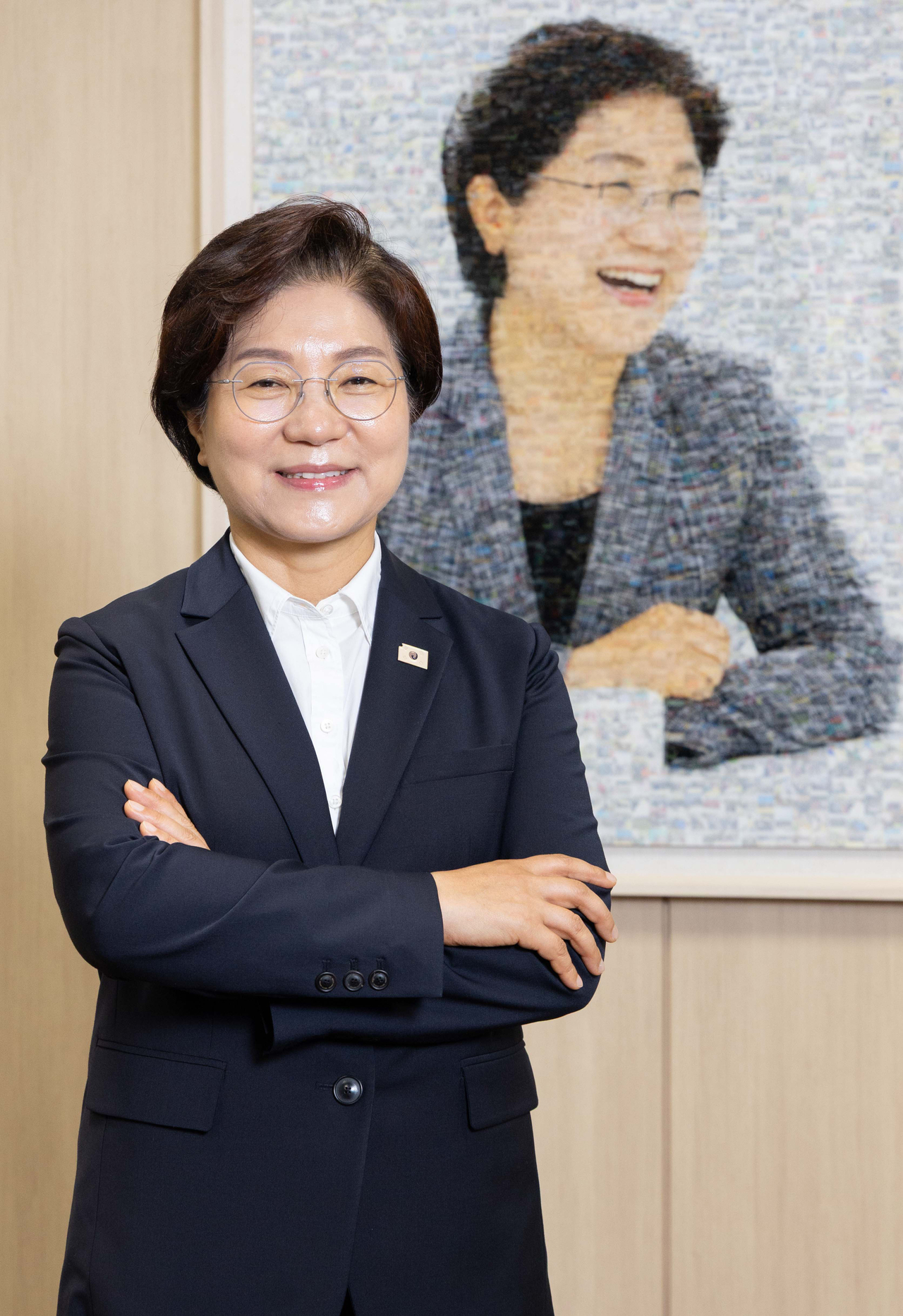 6·3 지방선거에서 서울 최초 여성 3선 구청장으로 당선된 김미경 은평구청장이 지난달 20일 오후 은평구청에서 인터뷰를 하기에 앞서 포즈를 취하고 있다. 윤창빈 기자