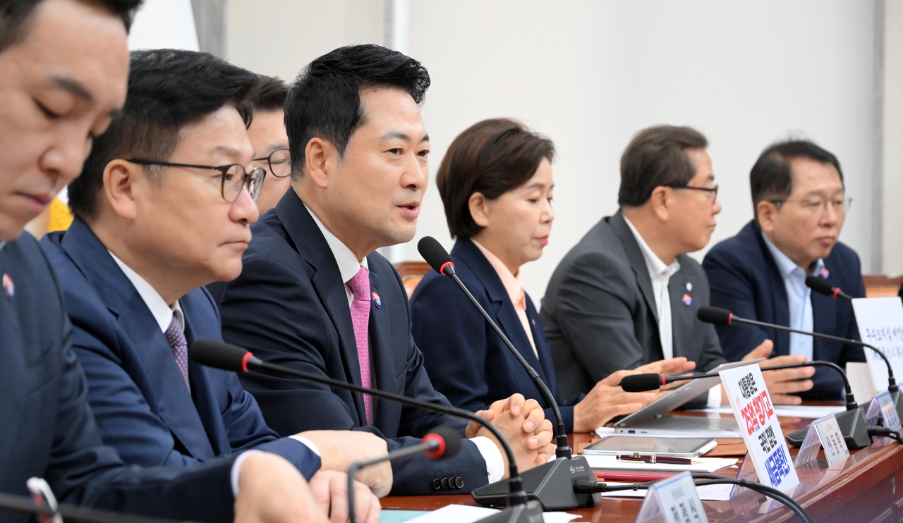 장동혁 국민의힘 대표가 27일 오전 서울 여의도 국회에서 열린 최고위원회의에서 모두발언하고 있다.   이상섭 기자