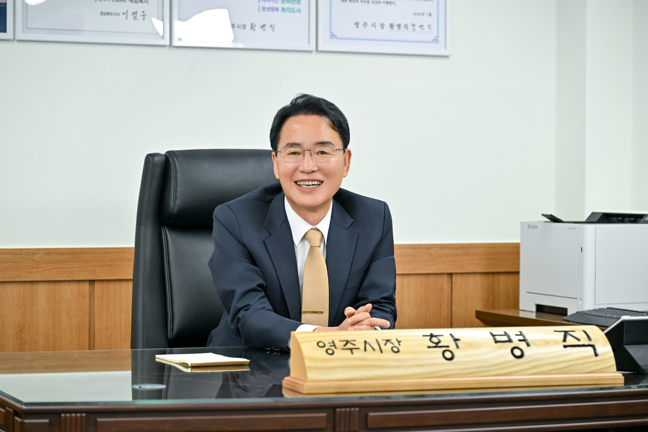 Yeongju Mayor Hwang Byeong-jik speaks with The Herald Business on Monday about the 2026 Yeongju Siwon Night Festa, set to open Friday, and urges visitors to spend their summer vacation in Yeongju and stay into the night. [Provided by Yeongju City]
