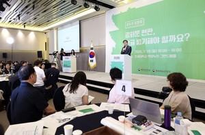 “문화유산 보존” vs “국가 정체성”…광화문 한글 현판 찬반 팽팽