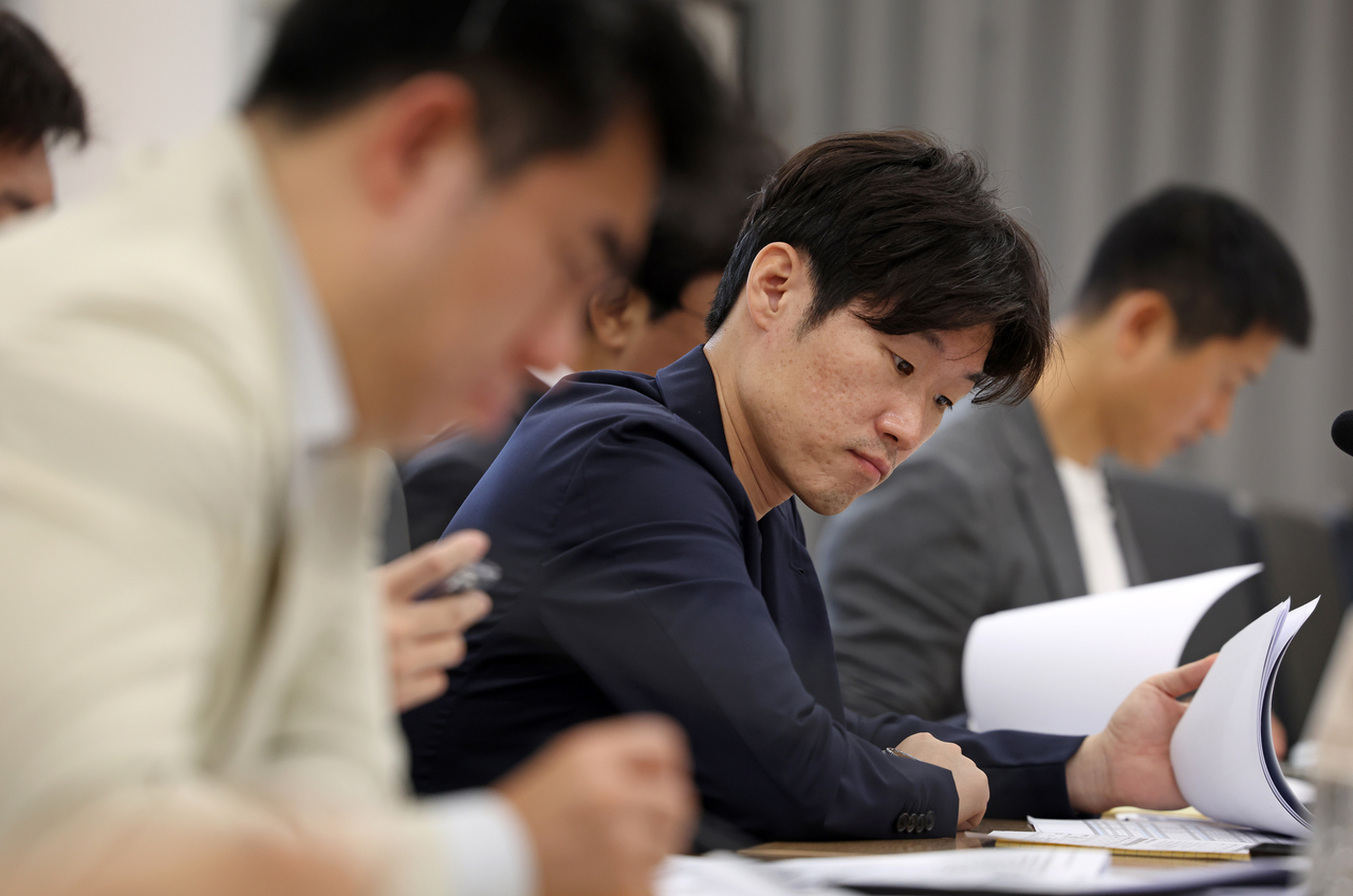 K-축구혁신위원회가 27일 오전 국립현대미술관 서울관 대회의실에서 박지성 공동위원장 주재로 4차 회의를 열고 있다.