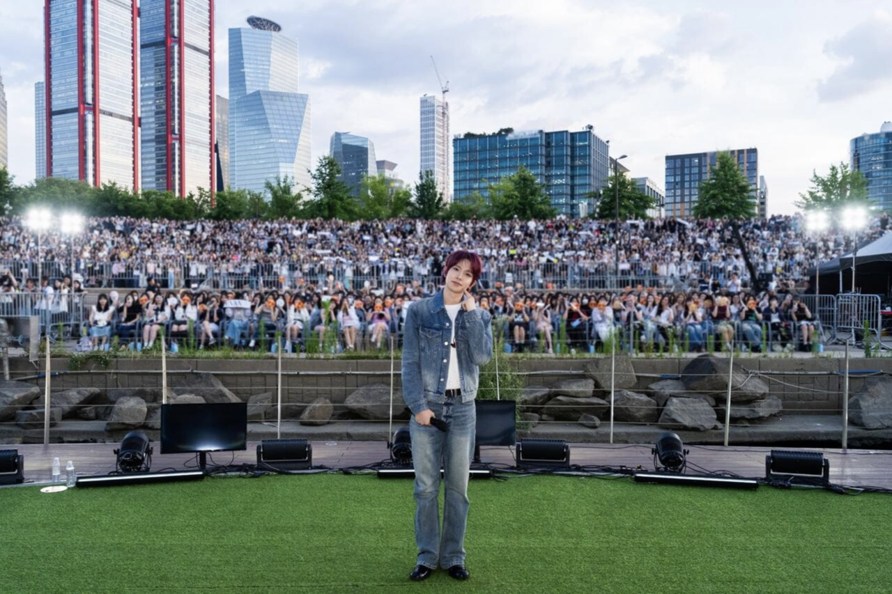 Evan poses during a surprise street performance event at Yeouido Hangang Park on June 26. (Belift Lab)