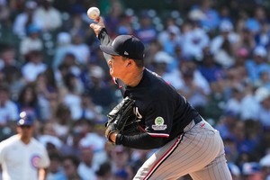 Minor leaguer Go Woo-suk banned 10 games over illegal substance in glove