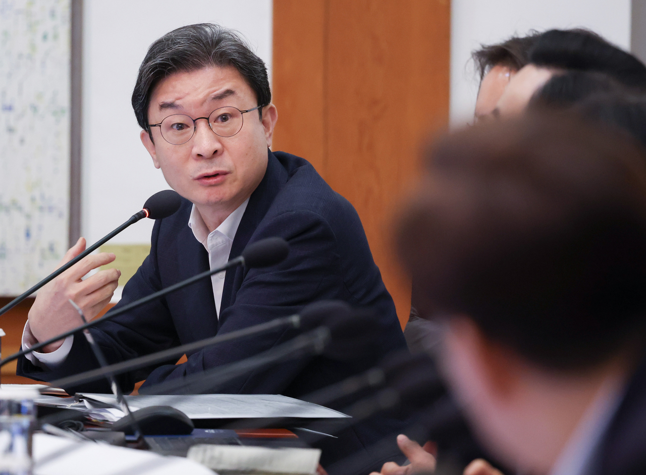 이억원 금융위원장이 21일 청와대에서 열린 이재명 대통령 주재 국무회의에서 발언하고 있다. [연합]
