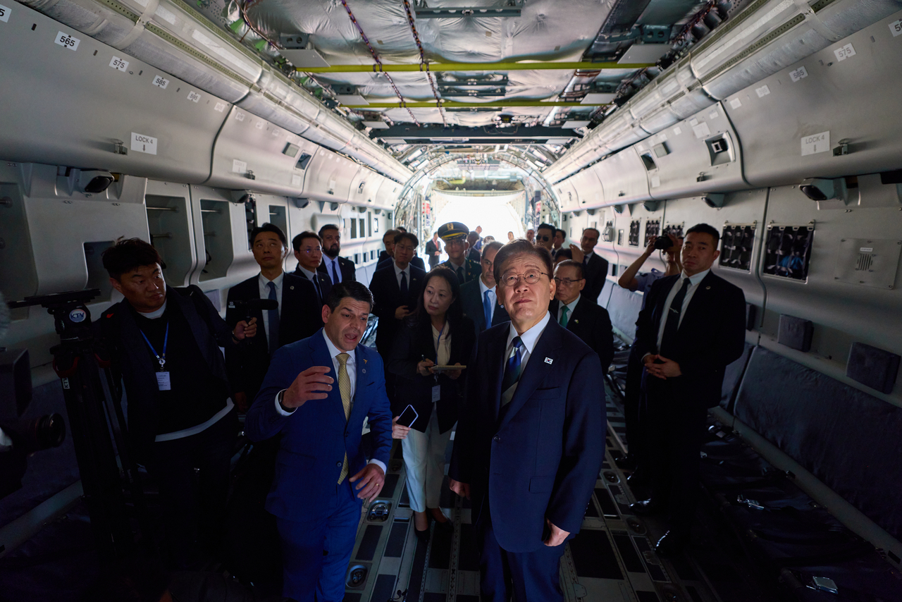 President Lee Jae Myung, who is on a state visit to Brazil, inspects the South Korean Air Force's C-390 military transport aircraft, acquired from Brazilian aircraft manufacturer Embraer, at Brasília Air Base on July 27, 2026.  (Yonhap)