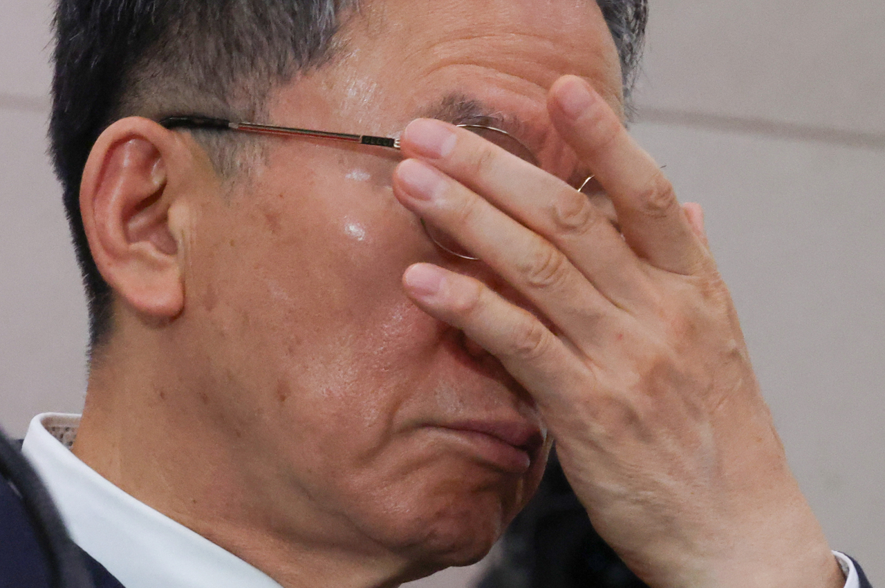 Justice Minister Jung Sung-ho appears at a general meeting of the Legislation and Judiciary Committee of the National Assembly on Monday. (Yonhap)