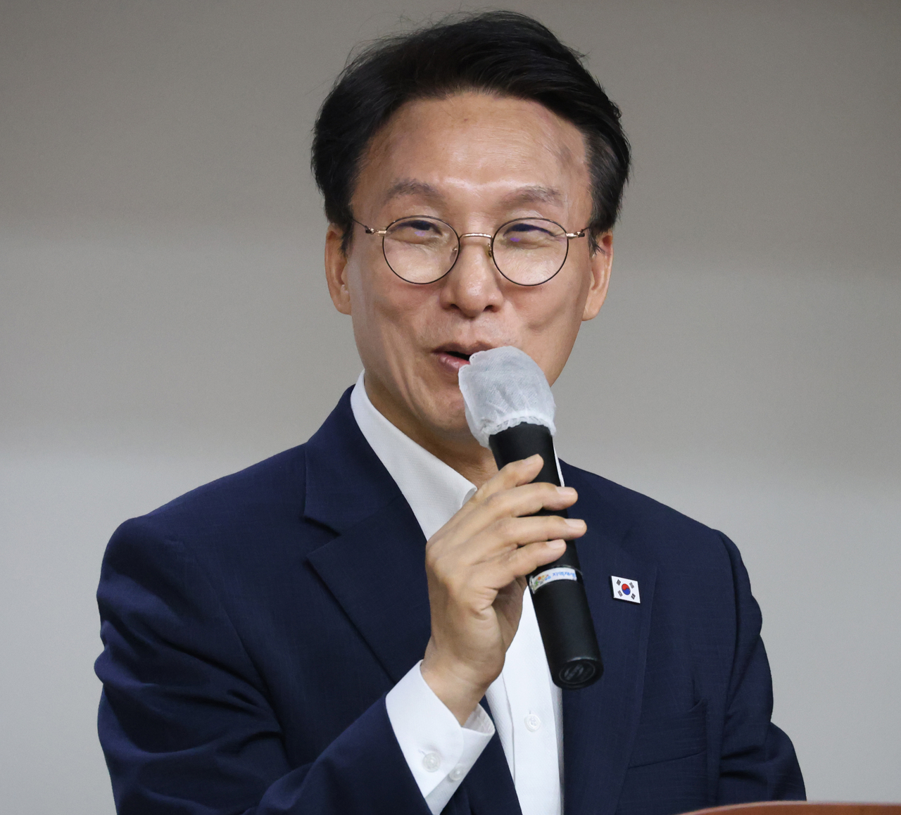 전남광주통합특별시의회와 지역 시·군·구의회 의원 66명은 27일 더불어민주당 김민석 당대표 후보에게 “제5차 국가철도망 구축계획에 서해안철도와 광주 신산업선을 반영해달라”고 건의했다. <연합뉴스>