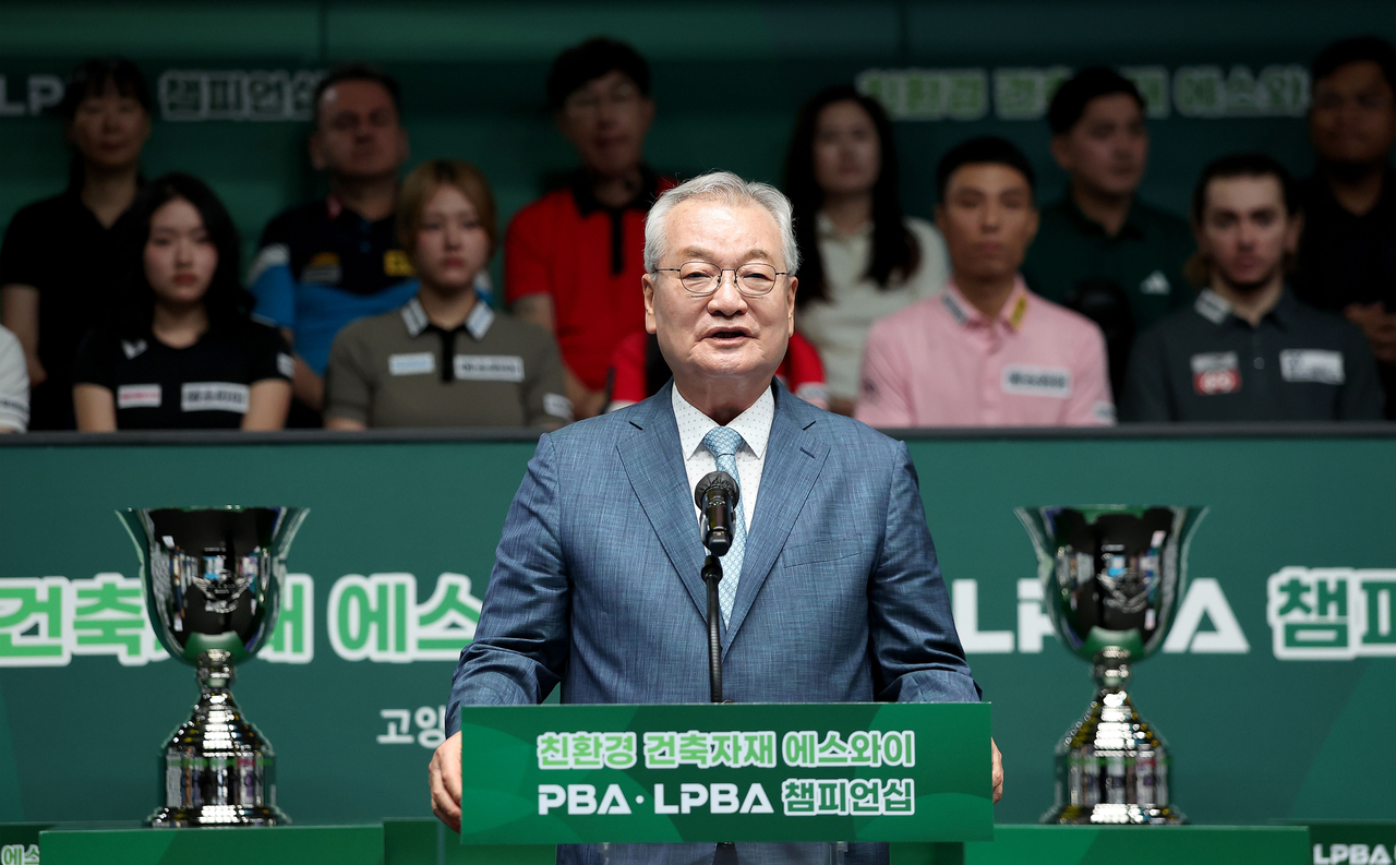 PBA 윤영달 총재가 28일 ‘고양 킨텍스 PBA 스타디움’에서 열린 ‘친환경 건축자재 에스와이 PBA-LPBA 챔피언십’ 개막식서 개회 선언을 하고 있다.