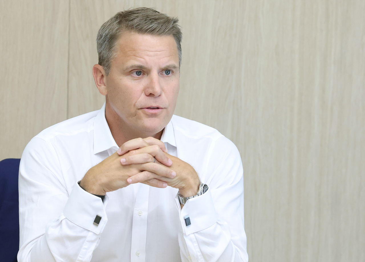 Hamish Macdonald, head and chief investment officer of BlackRock's Asia-Pacific real estate investment division, speaks at a press briefing held Tuesday afternoon at BlackRock Asset Management's Seoul office in Jongno-gu. [BlackRock Asset Management]