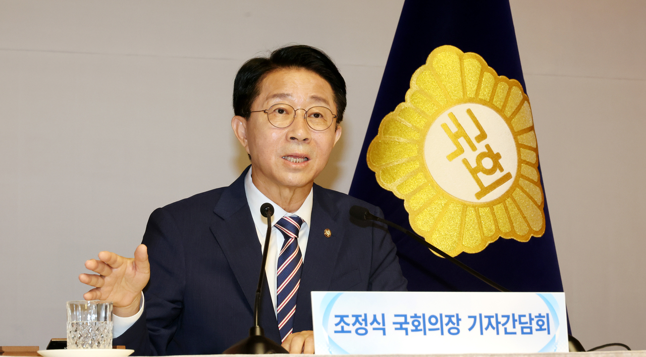 조정식 국회의장이 28일 국회 사랑재에서 열린 취임 첫 기자간담회에서 취재진 질의에 답하고 있다. 국회사진기자단