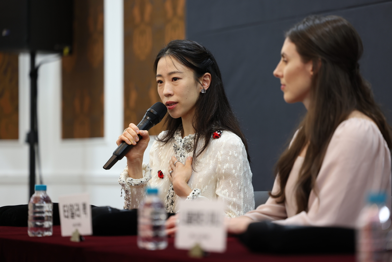 Ballet dancer Park Se-eun, etoile of the Paris Opera Ballet, speaks at a press conference at the Seoul Arts Center in Seoul on Monday. (Seoul Arts Center)