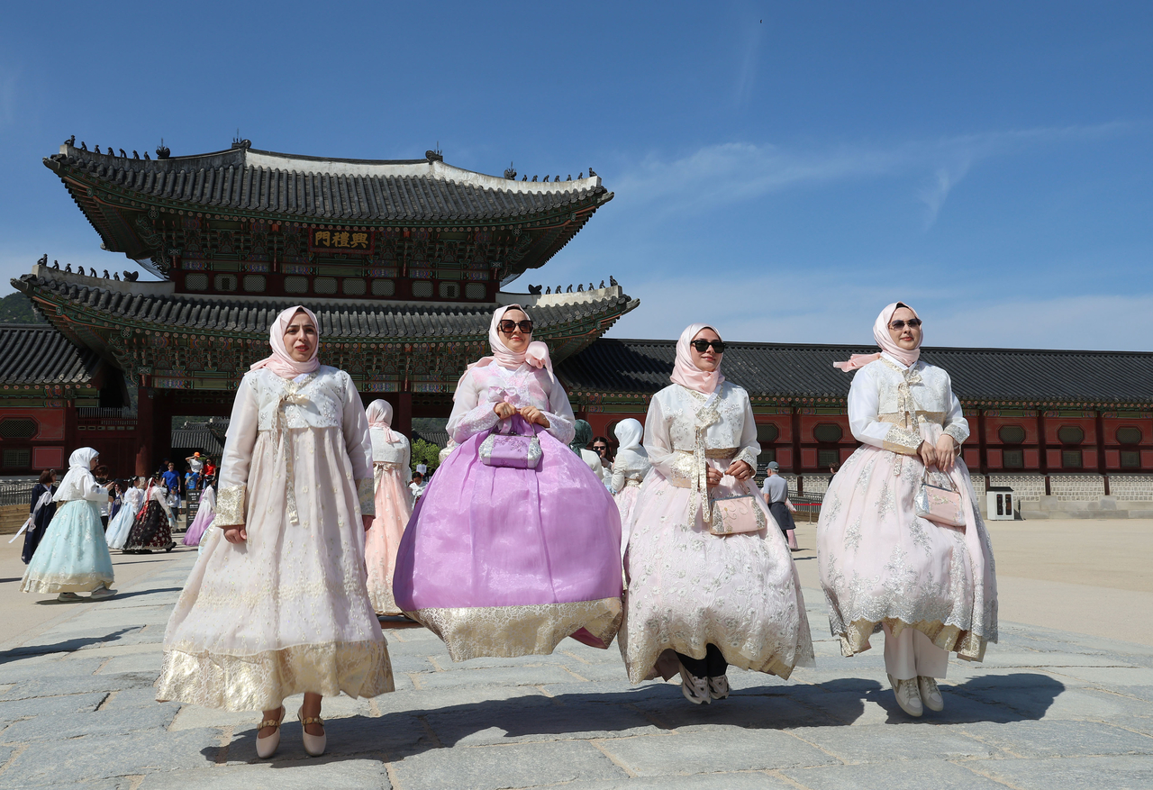 koreaherald.com - Yonhap - S. Korea to adopt tougher penalties for overcharging in tourism sector