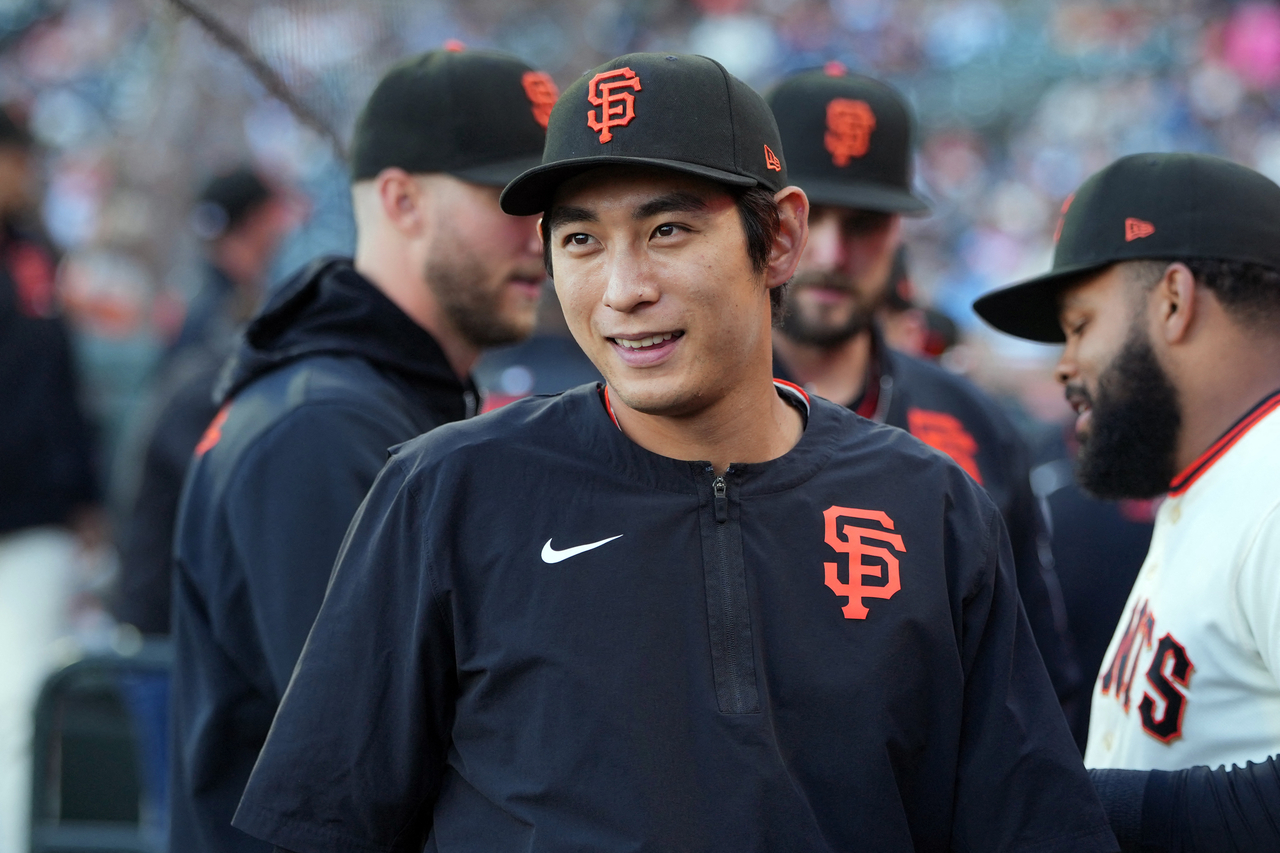The San Francisco Giants’ Lee Jung-hoo walks in the dugout before a game against the Milwaukee Brewers at Oracle Park, in San Francisco, Monday.   (Reuters-Yonhap)