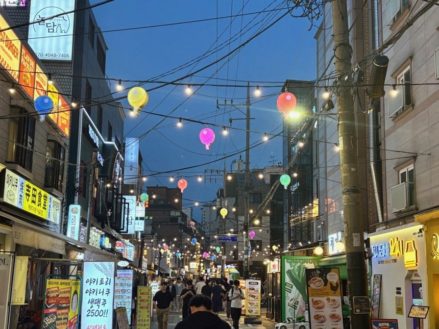 서울 관악구 샤로수길 전경. [관악구 제공]