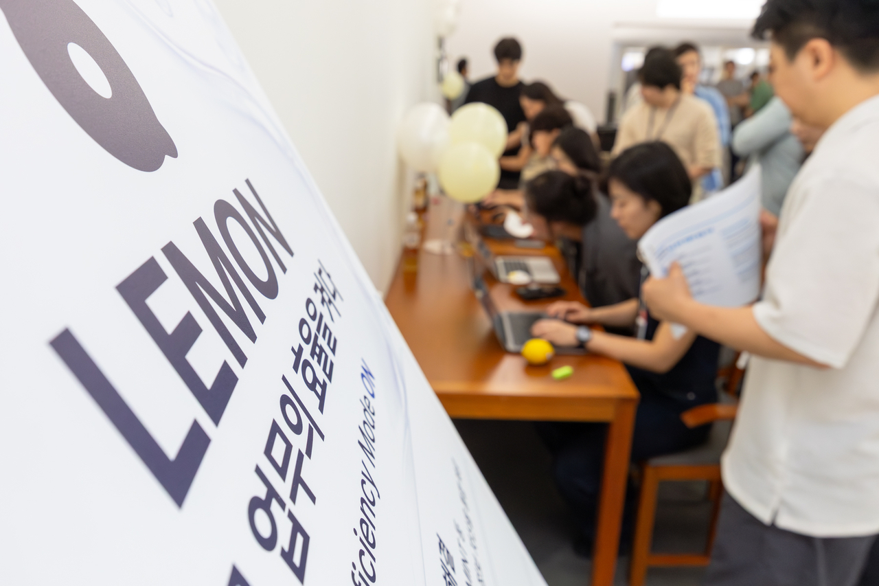 Amorepacific R&I Center employees try out the AI assistant "Lemon" at its launch event. [KT Corp]