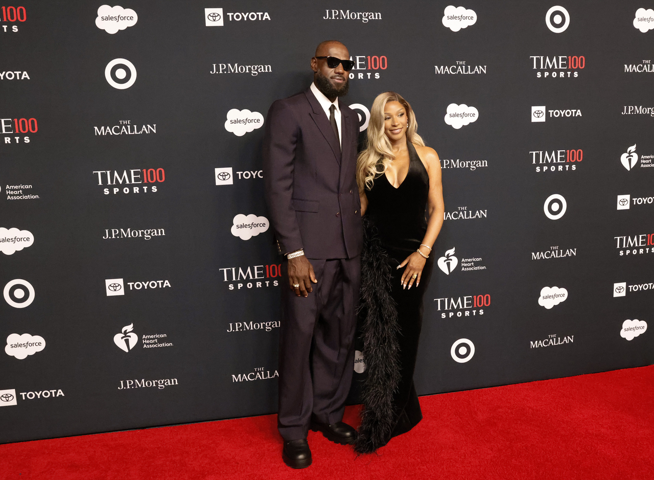 LeBron James (left) and wife Savannah James attend the 2026 Time100 Sports Gala in New York City, July 16.    (UPI-Yonhap)
