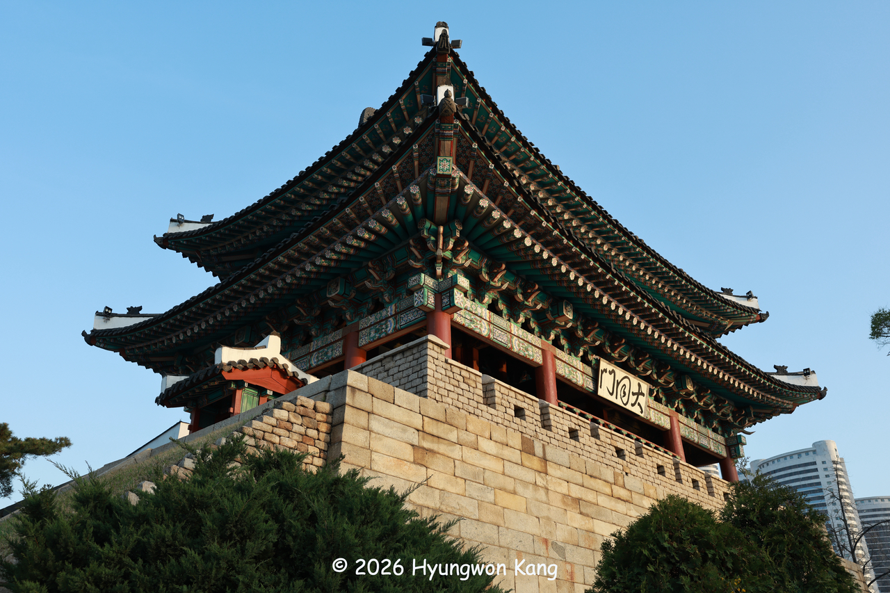 Taedongmun gate, the eastern entrance to Pyongyang Fortress, in Pyongyang. (Hyungwon Kang)