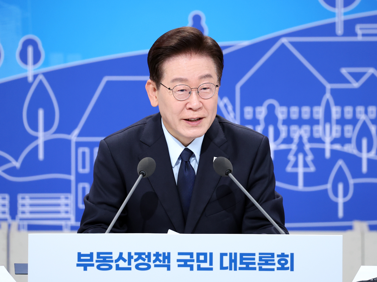 President Lee Jae Myung speaks at a national public forum on real estate policy held at KBS in Yeouido, Seoul, on July 23. [Yonhap]