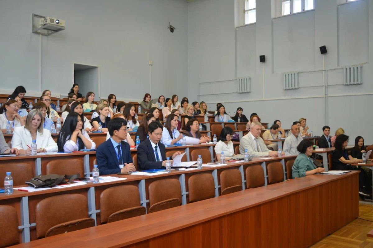 Korean-language teachers in Russia attend a training session provided by the South Korean Education Ministry on Monday at Moscow State University. (Ministry of Education)