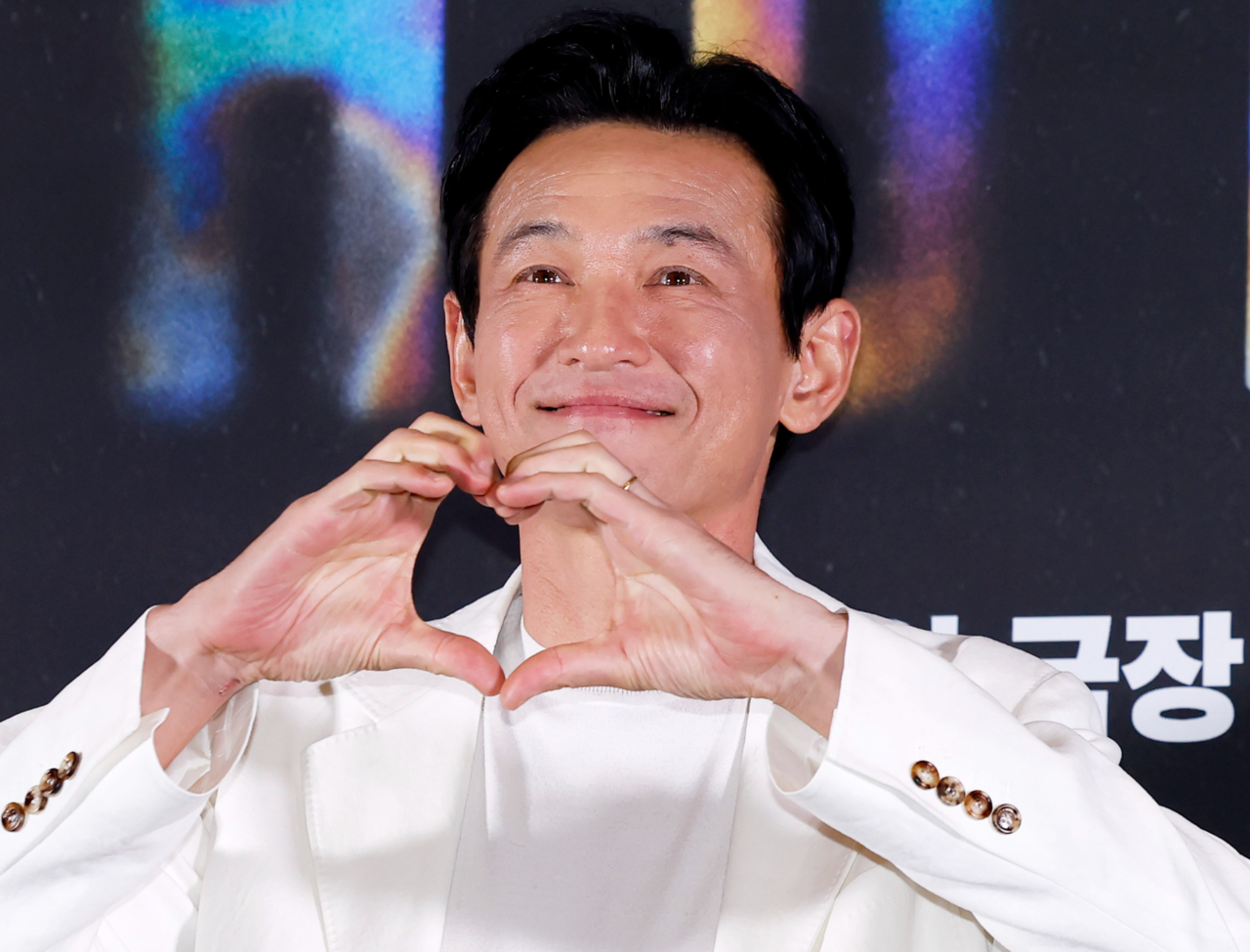 Hwang Jung-min poses for a photo at a press conference for "Hope" following its press screening at Megabox Coex in Seoul, July 6. (Newsis)