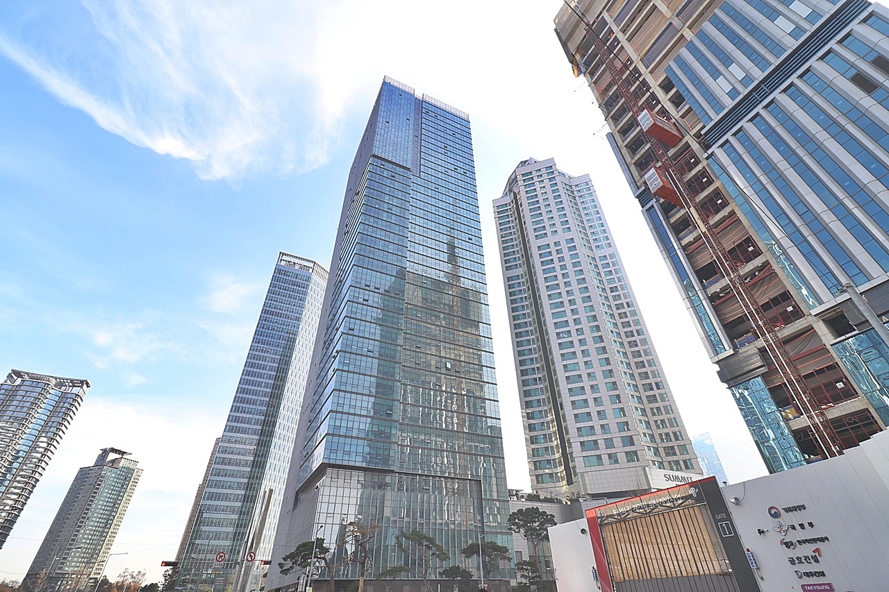 Yongsan Prugio Summit, an officetel complex in Hangang-ro 2-ga, Yongsan-gu, Seoul. [Naver Real Estate]