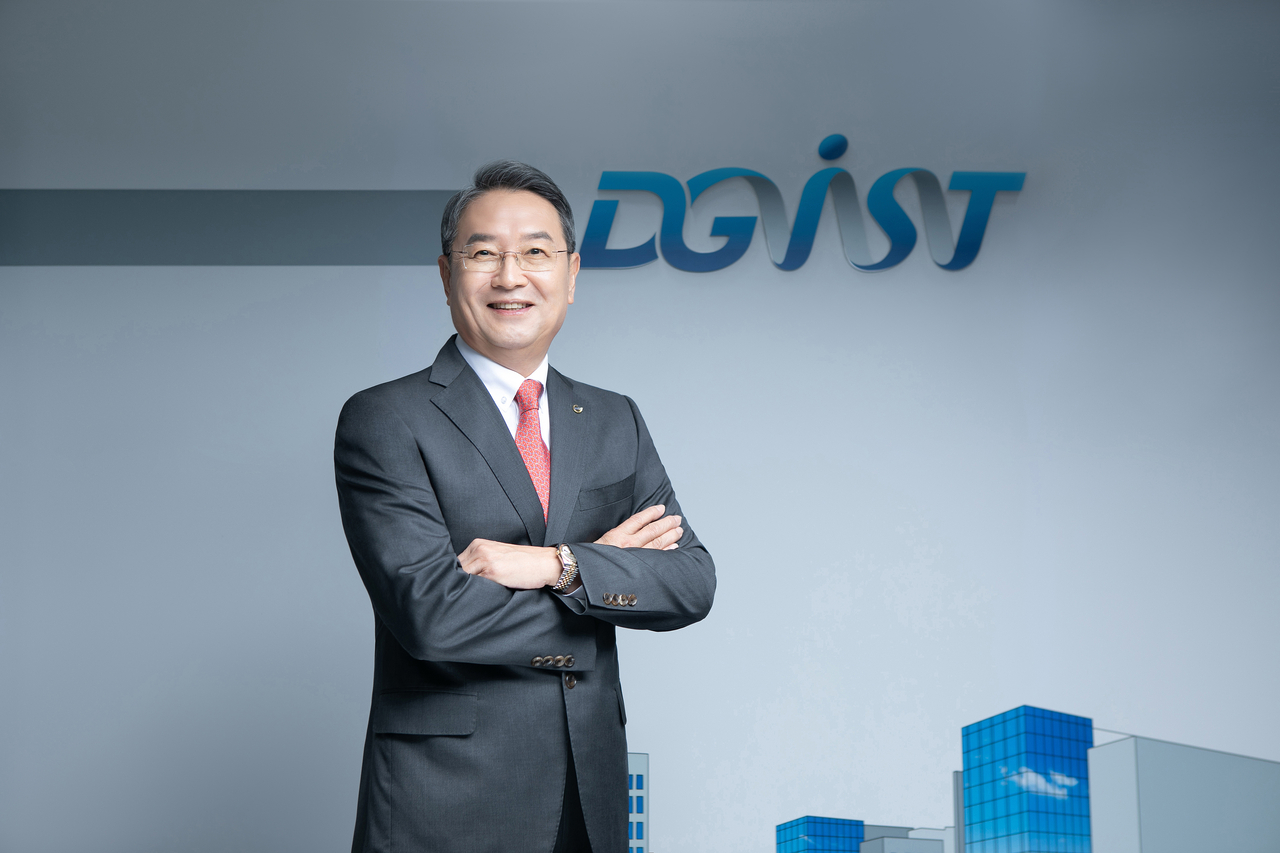 이건우 대구경북과학기술원(DGIST) 총장은 본지와 인터뷰에서 DGIST를 대한민국을 대표하는 글로벌 딥테크 혁신 거점으로 육성하겠다는 포부를 밝혔다.
[DGIST 제공]