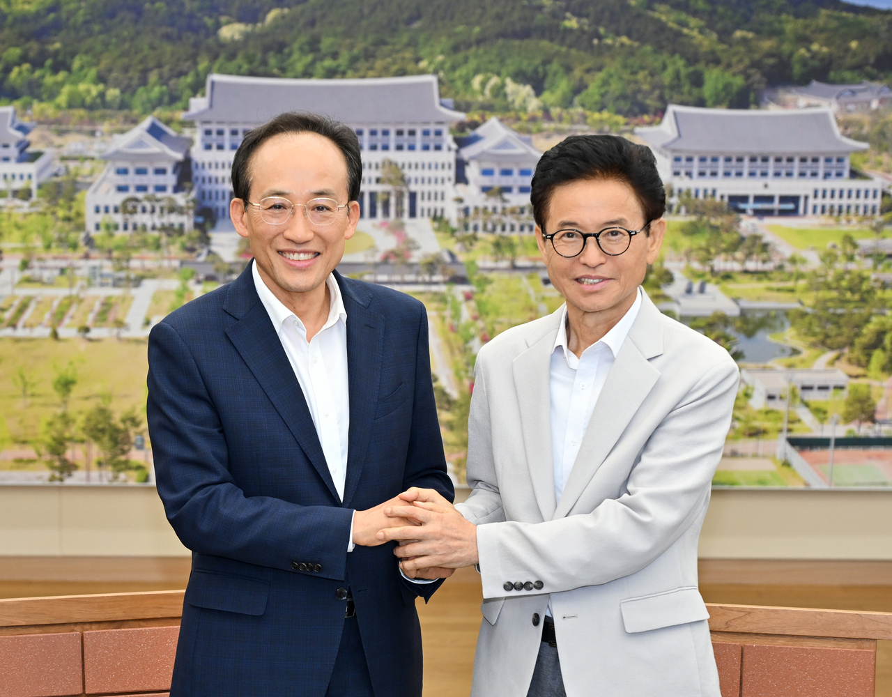추경호 대구시장(왼쪽)과 이철우 경북지사.[대구시 제공]