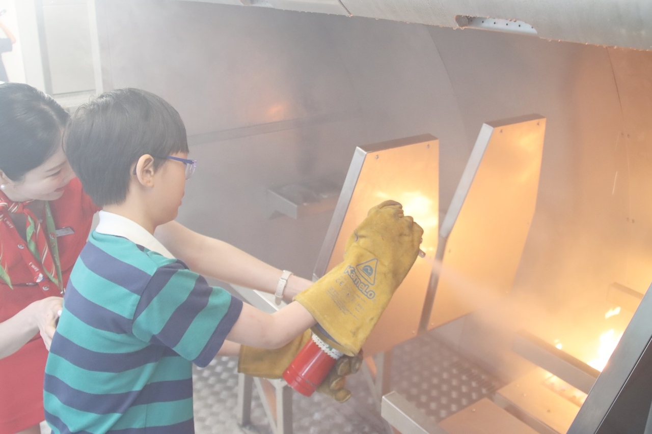 Children and teenagers invited by Hope Friend Kia practice firefighting during the Crew Class program at T'way Air's training center on Tuesday. [T'way Air]
