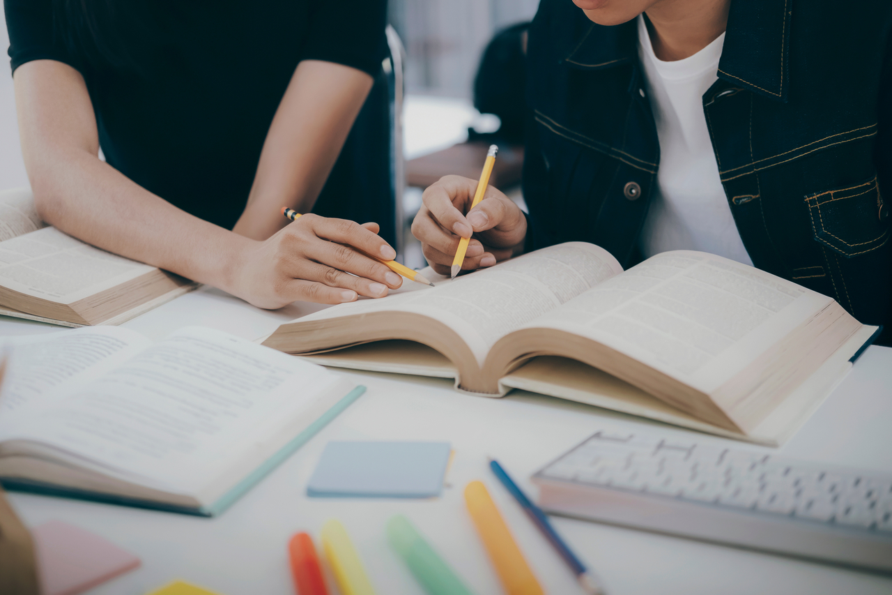 A stock photo showing students studying (123rf)