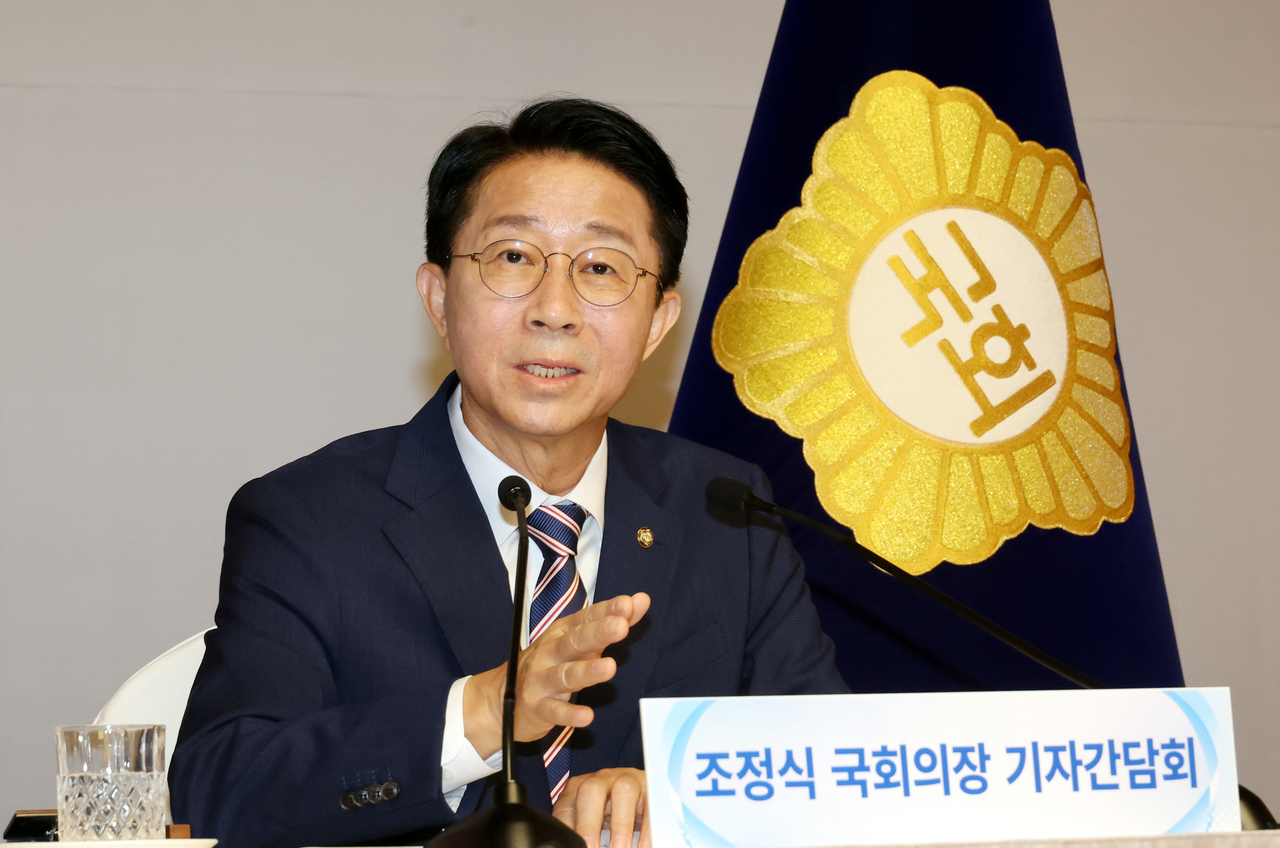 조정식 국회의장이 28일 서울 여의도 국회 사랑재에서 열린 취임 첫 기자 간담회에서 취재진의 질의에 답하고 있다. [국회사진기자단]