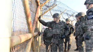 Army faces criticism over unloaded machine guns at frontline posts