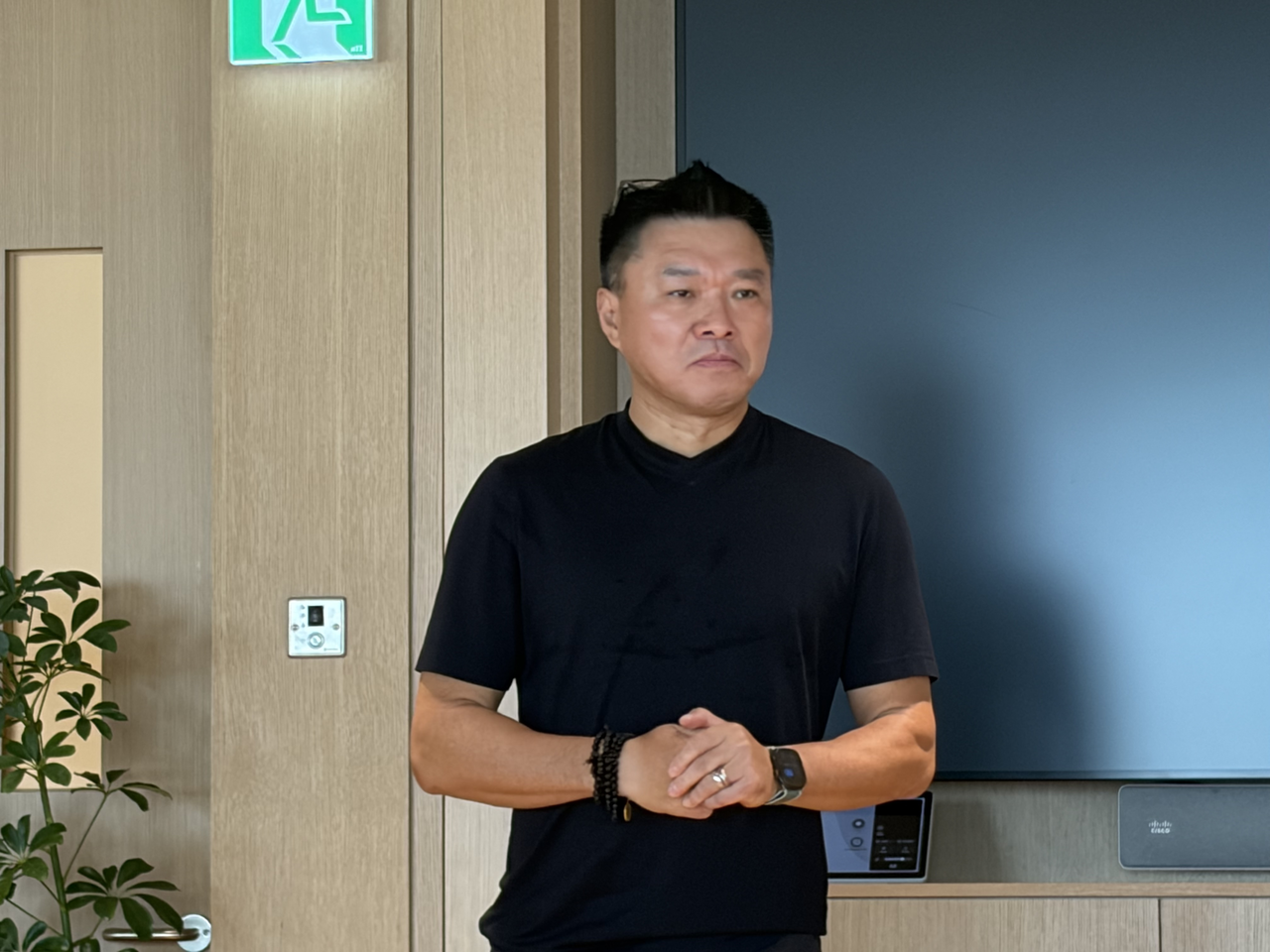 엔웨이 셰이 애플 개발자 릴레이션 총괄이 ‘애플 개발자 생태계 브리핑’에 참석해 발언하는 모습 [차민주 기자/chami]
