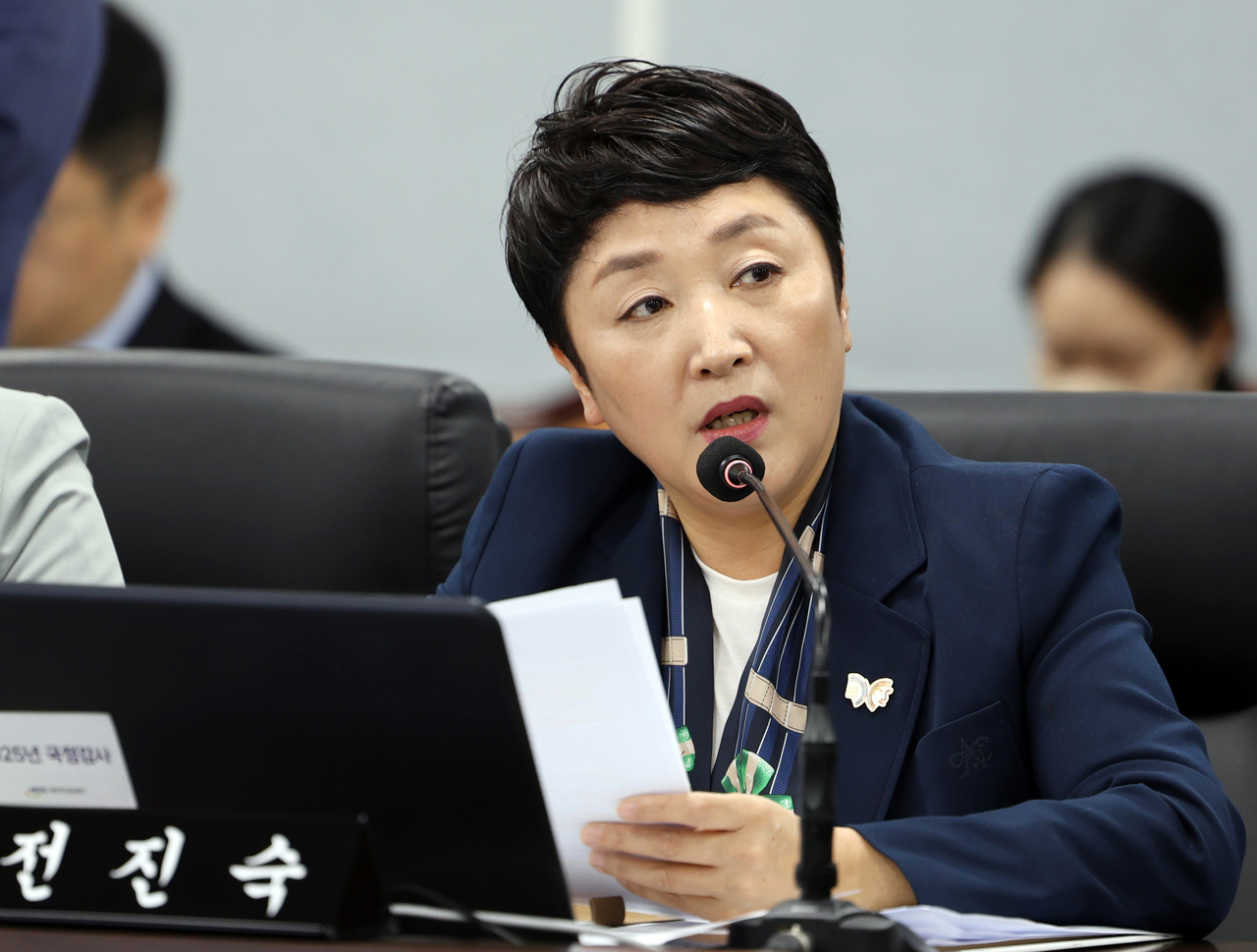 더불어민주당 전진숙 의원이 국회 보건복지위원회 국정감사에서 질의하고 있다. <연합뉴스>