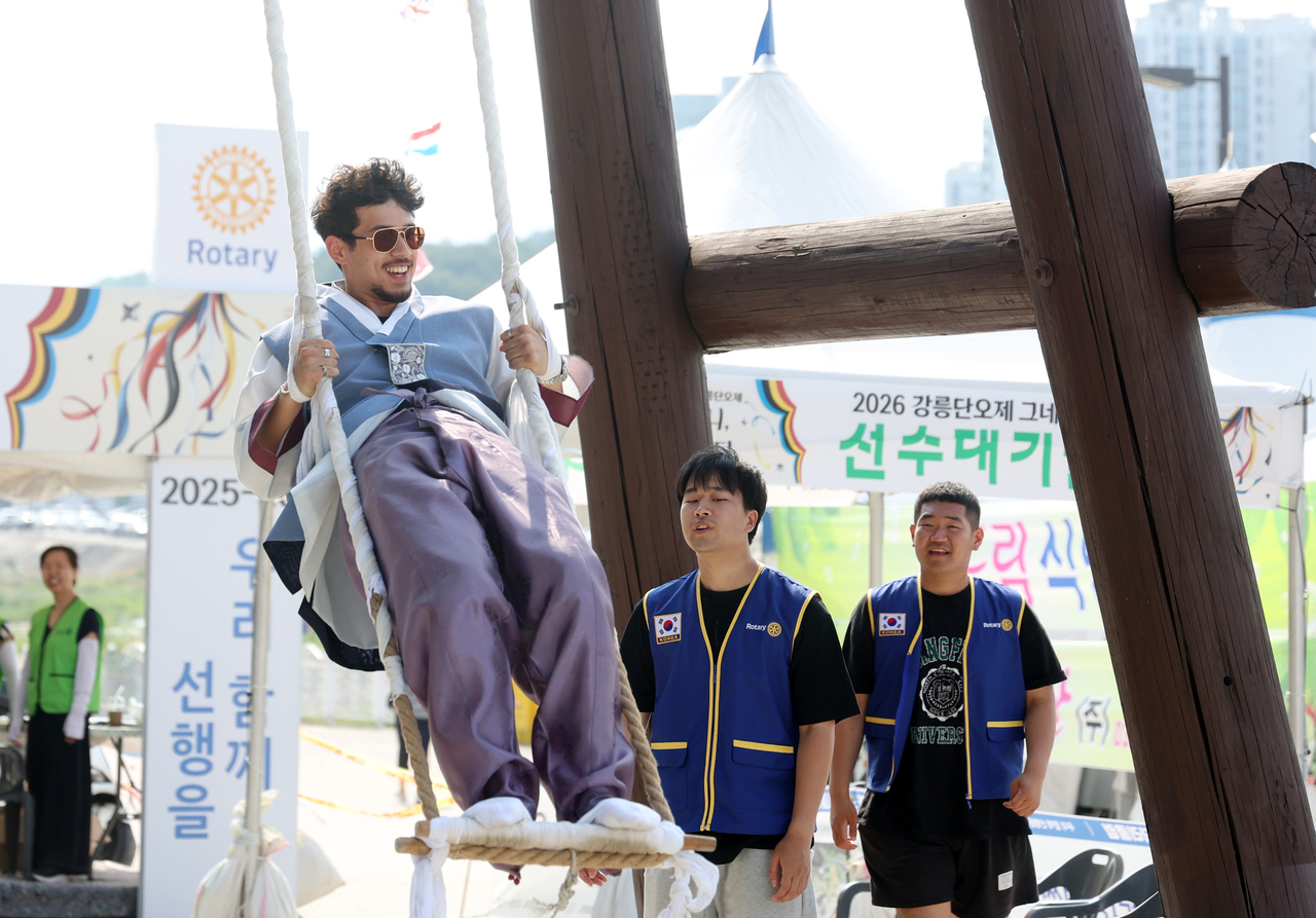 A visitor takes a turn on a traditional swing at the Gangneung Danoje Festival in Gangwon Province on June 18. (Yonhap)