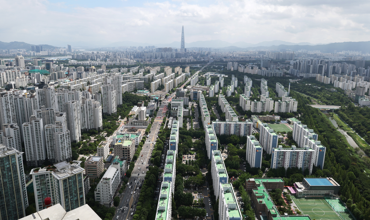 An aerial view of Gangnam, including apartment complexes slated for reconstruction. [Yonhap]