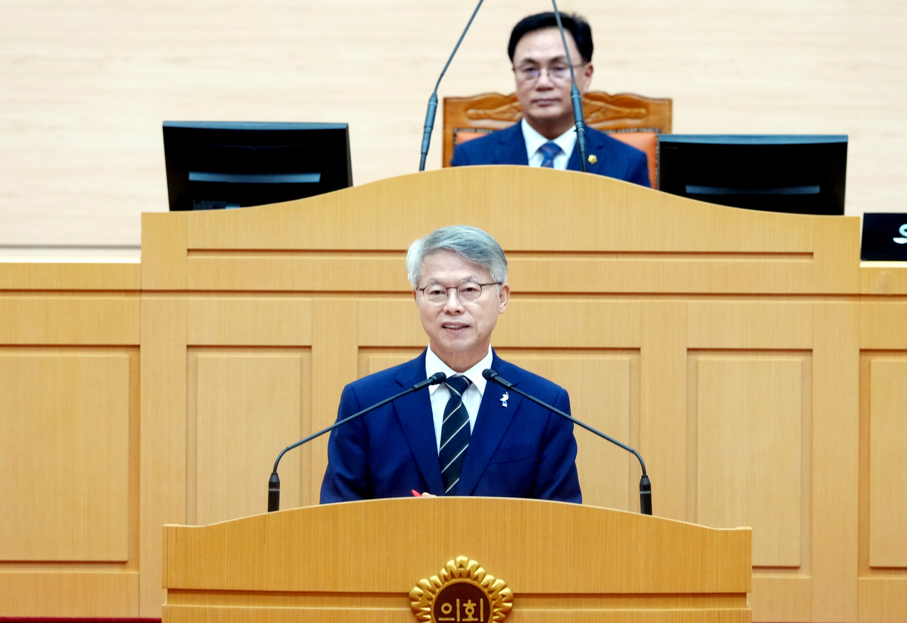 민형배 전남광주통합특별시장이 전남광주통합특별시의회 전남청사에서 열린 제2회 임시회에서 시정연설을 하고 있다.  [전남광주통합특별시 제공.재판매 및 DB금지] <연합뉴스>