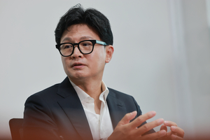 'Turn soju into a soft drink,' Han slams ruling party's prosecution reform