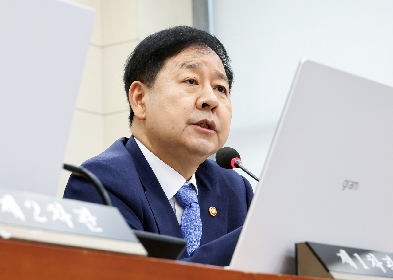 구윤철 부총리 겸 재정경제부 장관이 29일 국회에서 열린 재정경제기획위원회 전체회의에서 위원들의 질의에 답하고 있다. [연합]