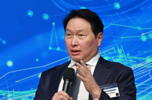 SK chief makes first personal purchase of SK hynix shares