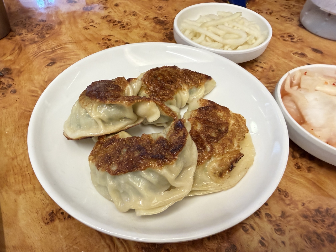 Pan-fried mandu (Hong Yoo/The Korea Herald)