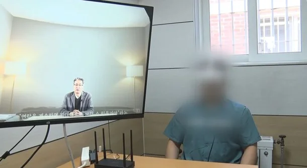 An inmate participates in the Justice Ministry's pilot psychotherapy program using virtual reality. (Ministry of Justice)