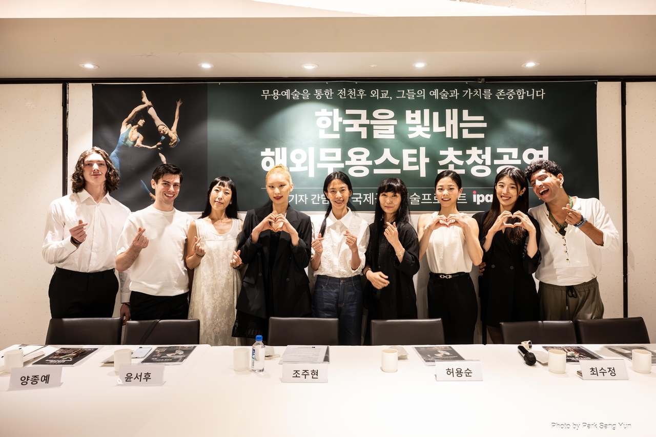 Dancers and choreographers participating in the Korea World Dance Stars Festival pose for a photo during a press event in Seoul, Monday. (Korea World Dance Stars Festival)