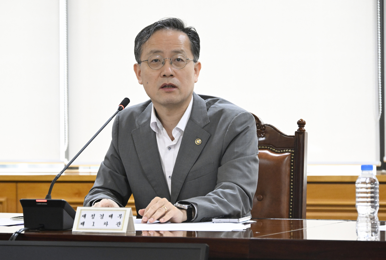 First Vice Finance Minister Lee Hyoung-il speaks during a meeting held in Seoul on Thursday, in this photo released by the Ministry of Finance and Economy. (Yonhap)