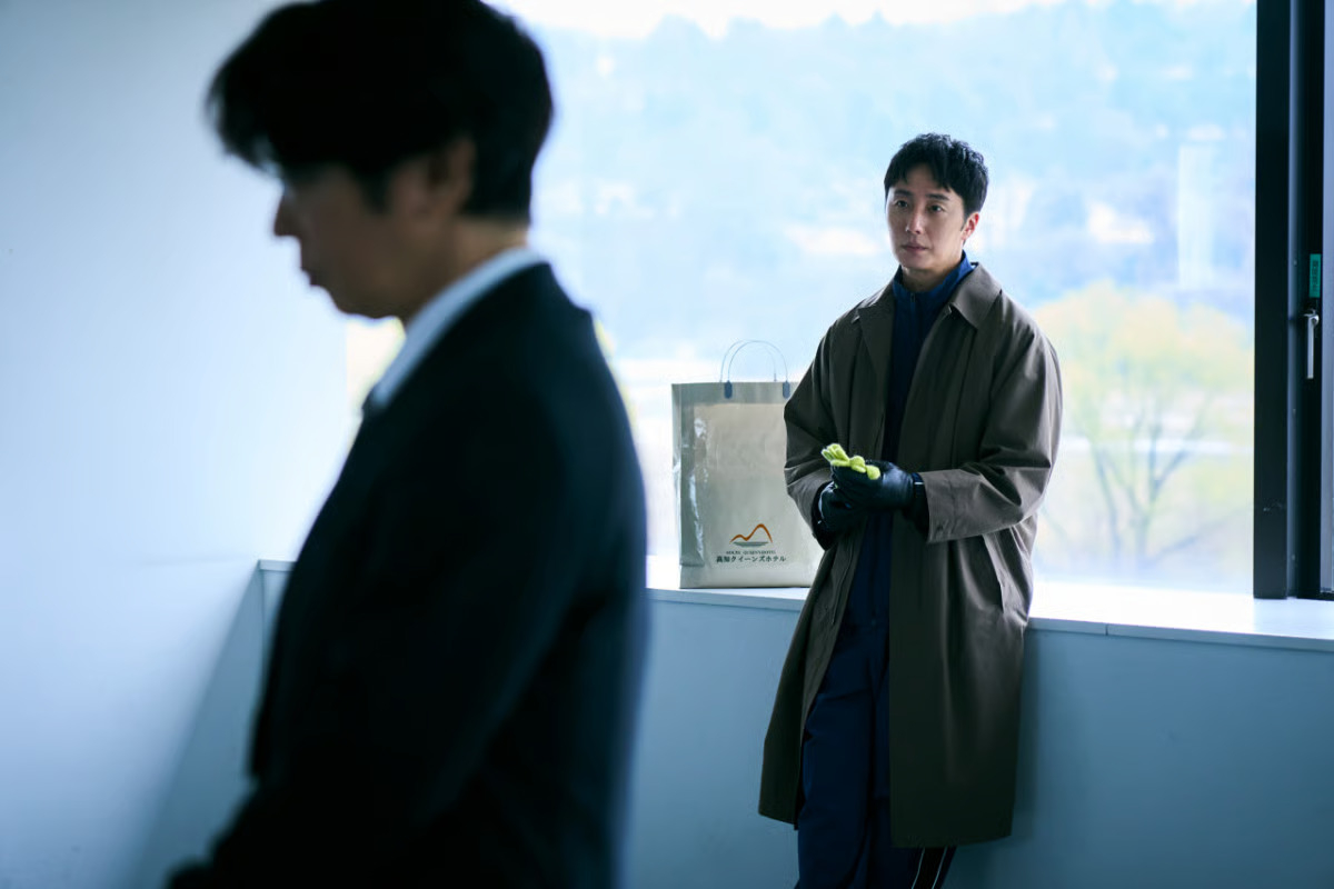 Jung Il-woo (right) stars in "Hanzaisha: Criminal" (Prime Video)